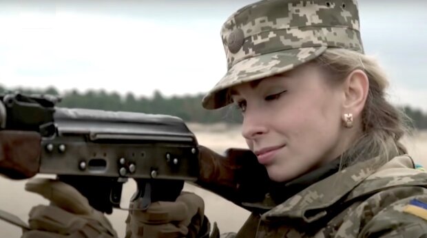 Жінки військові. Фото: YouTube, скрін
