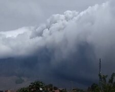 Год катастроф: небо стало темным, началось извержение вулкана, видео