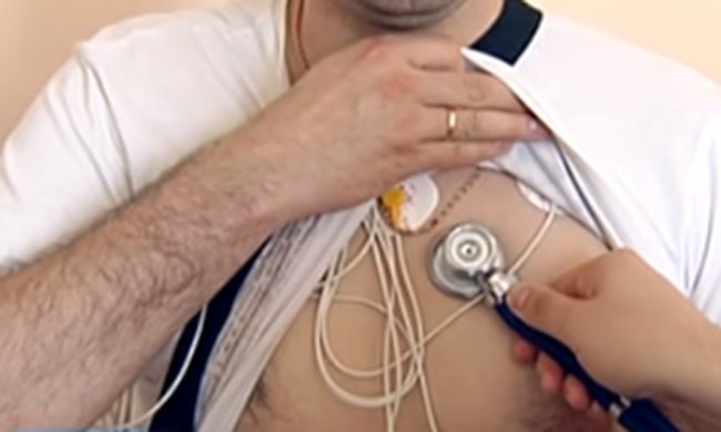 Медики назвали симптомы сбоя работы сердца. Фото: скриншот Youtube