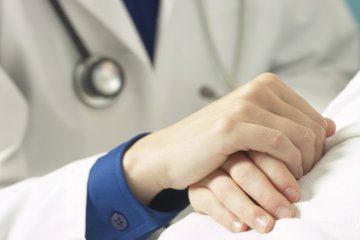 Врач сообщает о первых признаках рака, фото: Народна правда