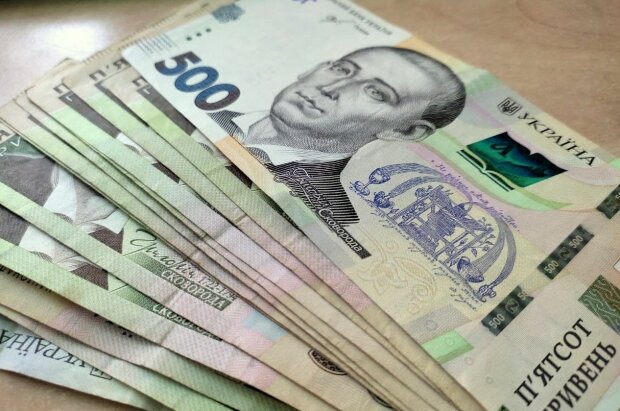 Гроші, податки, пенсії. Фото: Ukrainianwall