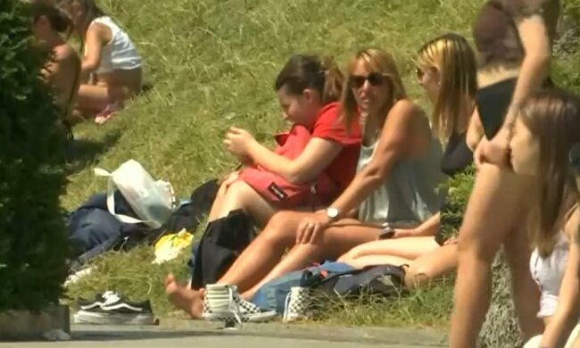 В ближайшие дни жара в Украине не утихнет. Фото: скрин youtube