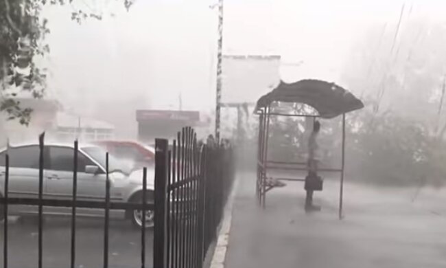 В Украине объявлено штормовое предупреждение. Фото: скриншот YouTube