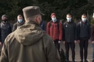 Срочники. Фото: скриншот YouTube-видео