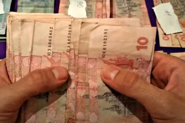 Гривны. Фото: скриншот Youtube-видео