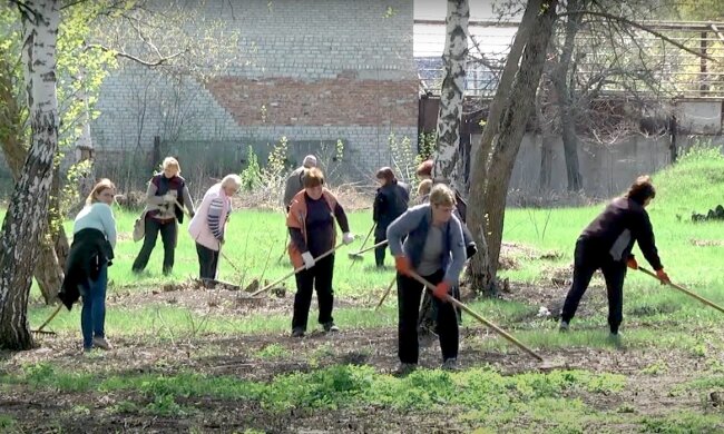 Суспільно-корисні роботи. Фото: YouTube, скрін