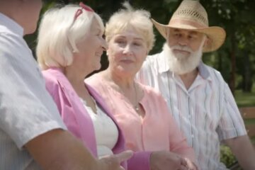 Пенсионеры. Фото: скриншот YouTube