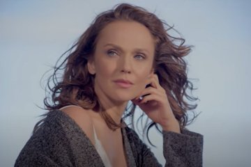 Альбина Джанабаева. Фото: скриншот YouTube