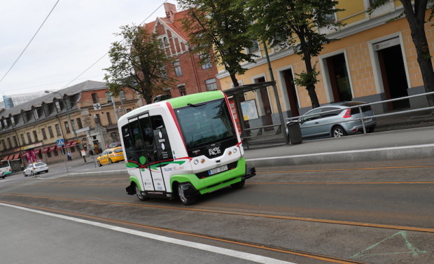 В Европе запустили общественный транспорт без водителей