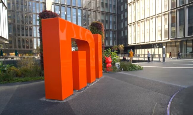 Xiaomi представила новую маску. Фото: youtube