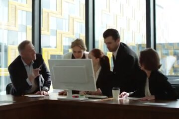 Украина планирует переход на 4-дневную рабочую неделю. Фото: Скриншот YouTube