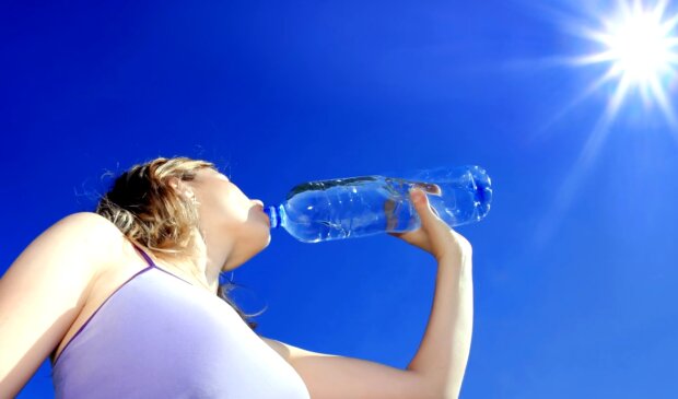 Сколько нужно пить воды в день. Фото: скриншот YouTube