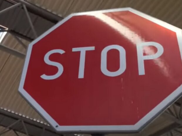 Дорожный знак. Фото: скрин видео