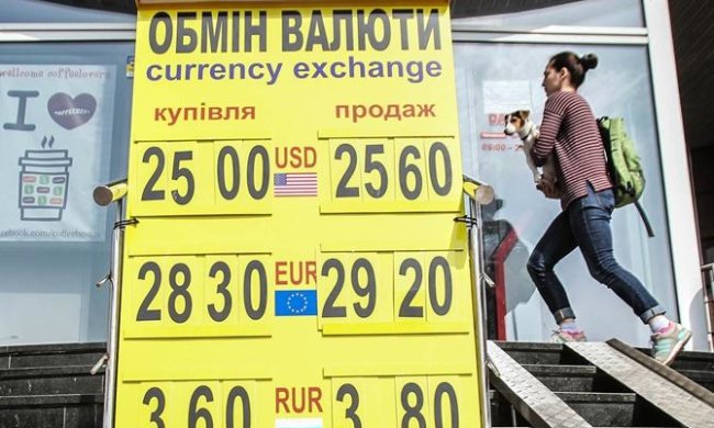 Берегите валюту: МВФ дал прогноз по цене доллара в Украине на пять лет