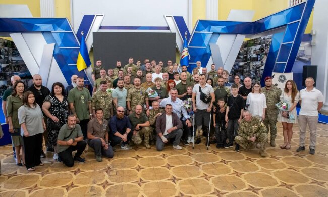 Кличко вручив відзнаки захисникам і захисницям до 35-ої річниці Незалежності України