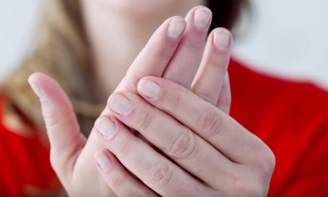 Холодные руки и ноги говорят о снижении иммунитета. Фото: youtube