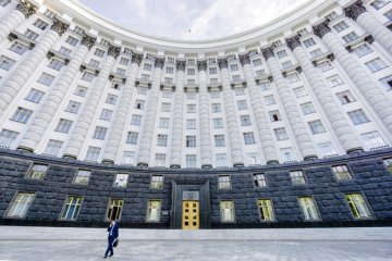Решили не мелочиться: в Кабмине назначили сразу пять председателей ОГА. Кто они