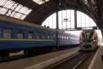 Погром в УЗ: после поездки неадекватного пассажира в вагоне поезда не осталось живого места. Фото