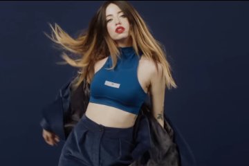 Надя Дорофеева, кадр из клипа группы "Время и Стекло" - "ТОП"