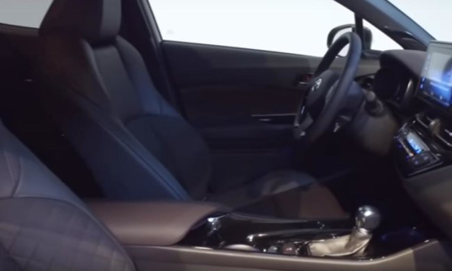 Вот это махина: на украинских дорогах засветилась шестиколесная Toyota