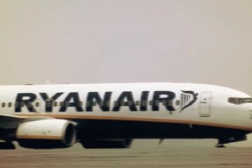Самолет Ryanair. Фото: скриншот Youtube-видео