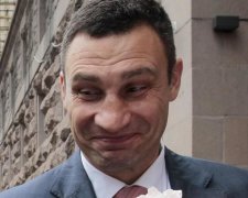 Кличко и его заместителям требуют запретить выезд из страны: «Чиновники должны переезжать в Лукьяновское СИЗО»