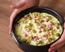 Такую вкуснятину готовят итальянцы: рецепт торта с салями, твердым сыром и оливками
