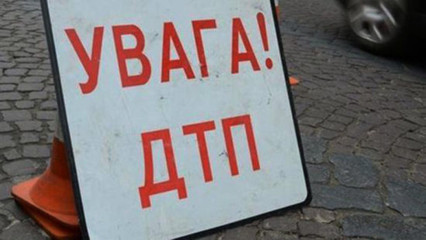 На трассе возле Киева в маршрутку врезалась мебель: подробности жуткого ДТП