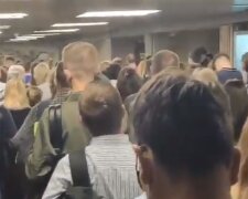Люди в метро. Фото: скриншот YouTube-видео