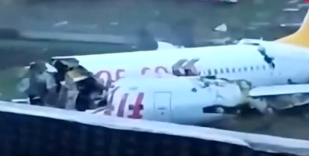 Авария в аэропорту Стамбула, скриншот YouTube
