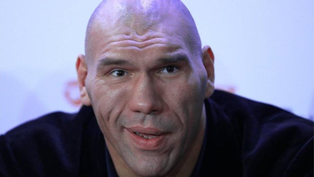 Известного российского боксера Валуева так и не спасли. Рак "сожрал" его, операции не помогли