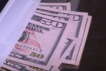 Доллары. Фото: скриншот YouTube-видео