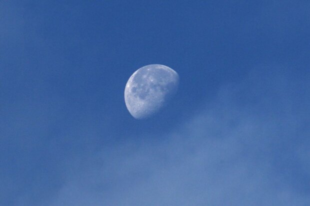 Місяць. Фото: facebook.com