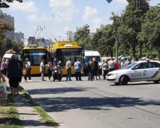 Киев застыл в пробках: люди вышли на проезжую часть, что происходит