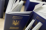 Украинцам срочно нужно заменить паспорта