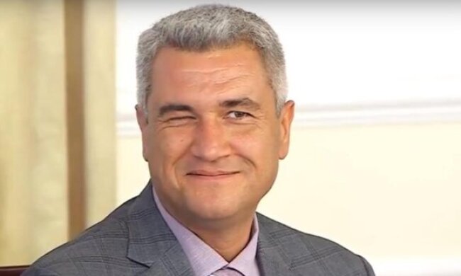 Депутат криптомиллионер Анатолий Урбанский порадовал супругой машиной за 200 тысяч долларов