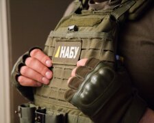 НАБУ влаштувало масові обшуки у податкових по областях