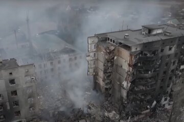 Маріуполь після атаки рашистів. Фото: YouTube, скрін