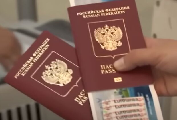 Паспорт рф. Фото: скриншот YouTube-видео