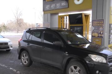 АЗС. Фото: скріншот YouTube-відео