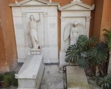 Тайна исчезновения девочки: в Ватикане вскрывают могилы