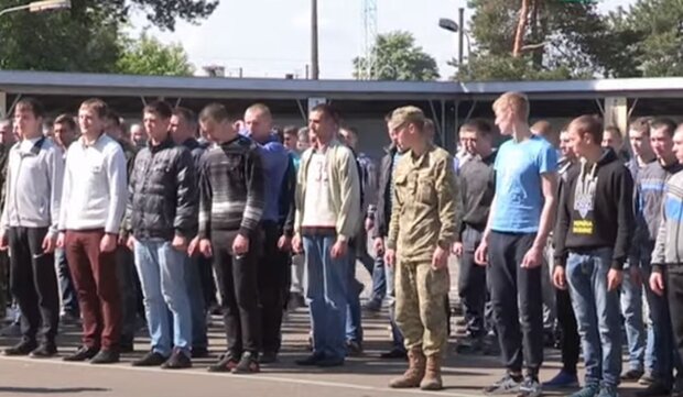Техогляд, ВЛК, мобілізація ВПО - які зміни запровадять із червня Фото: скріншот YouTube-відео