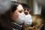 Украинцы массово скупают медицинские маски. Фото иллюстративное
