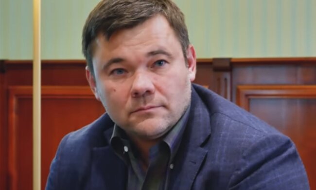 Экс-глава ОП Богдан припарковал свой электромобиль Тesla посреди дороги. Фото: скриншот YouTube