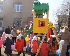 В Киеве в режиме онлайн заработает детский сад. Фото: скриншот YouTube