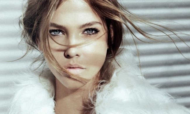 "Ангел" Victoria's Secret похвасталась фигурой. Это зажигает