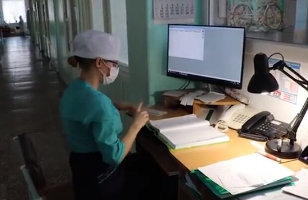 Медична сестра. Фото: скріншот YouTube-відео