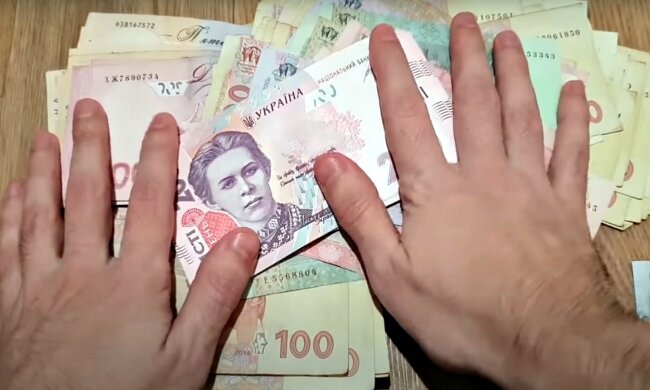 Гривны. Фото: скриншот Youtube-видео