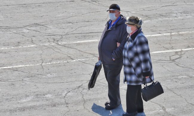 Стариков запрут дома: в МОЗ рассказали, что ждет Киев