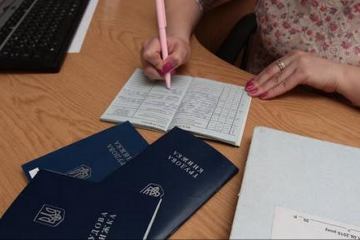 Українцям розповіли, які виплати покладено під час звільнення з роботи